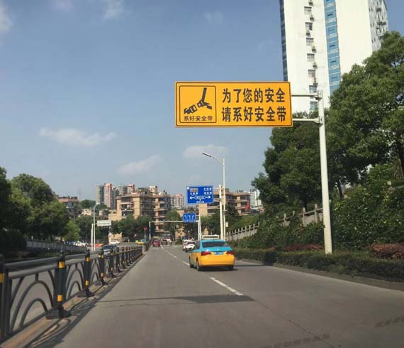 道路標(biāo)志牌